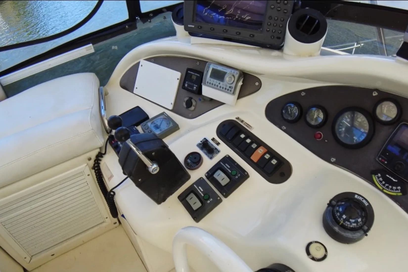 2003 Azimut 46E — Florence, AL (photo 15)