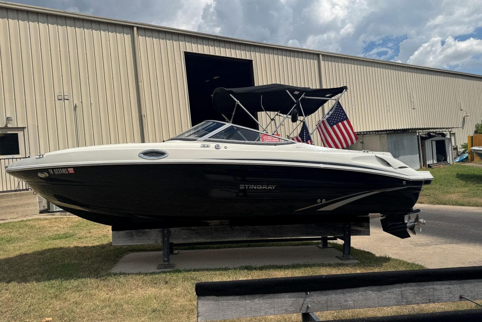 2017 Stingray 235 LR — Hendersonville, TN (photo 32)