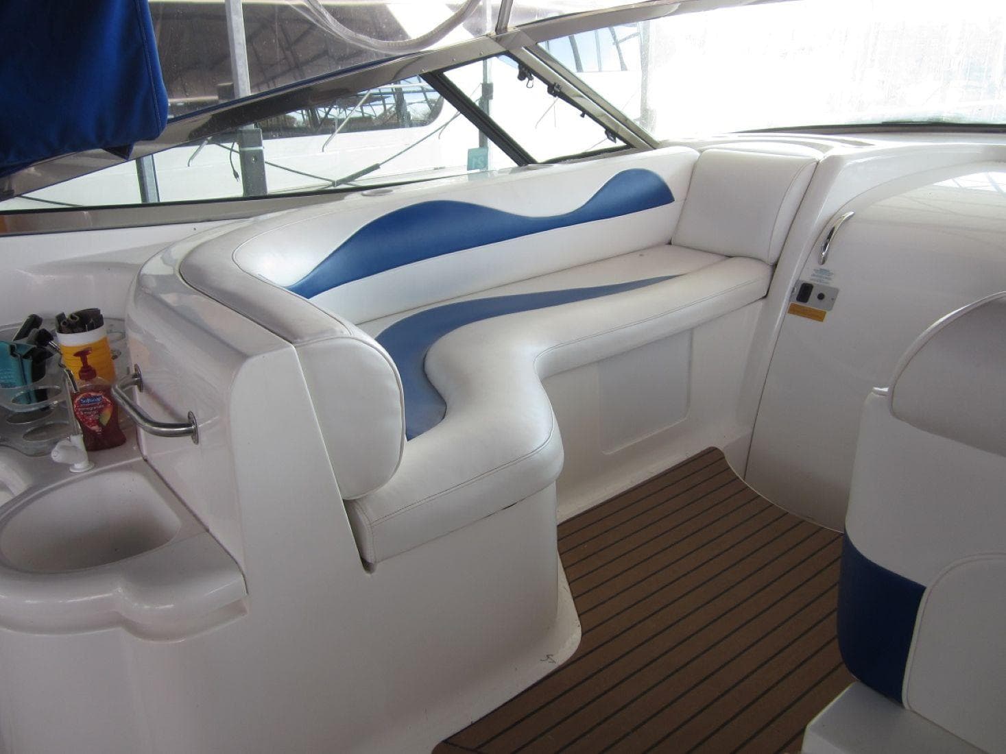 2000 Cruisers Yachts 4270 Express — Nashville, TN (photo 37)