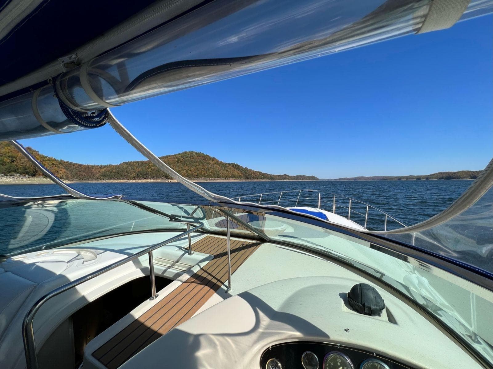 2000 Cruisers Yachts 4270 Express — Nashville, TN (photo 33)