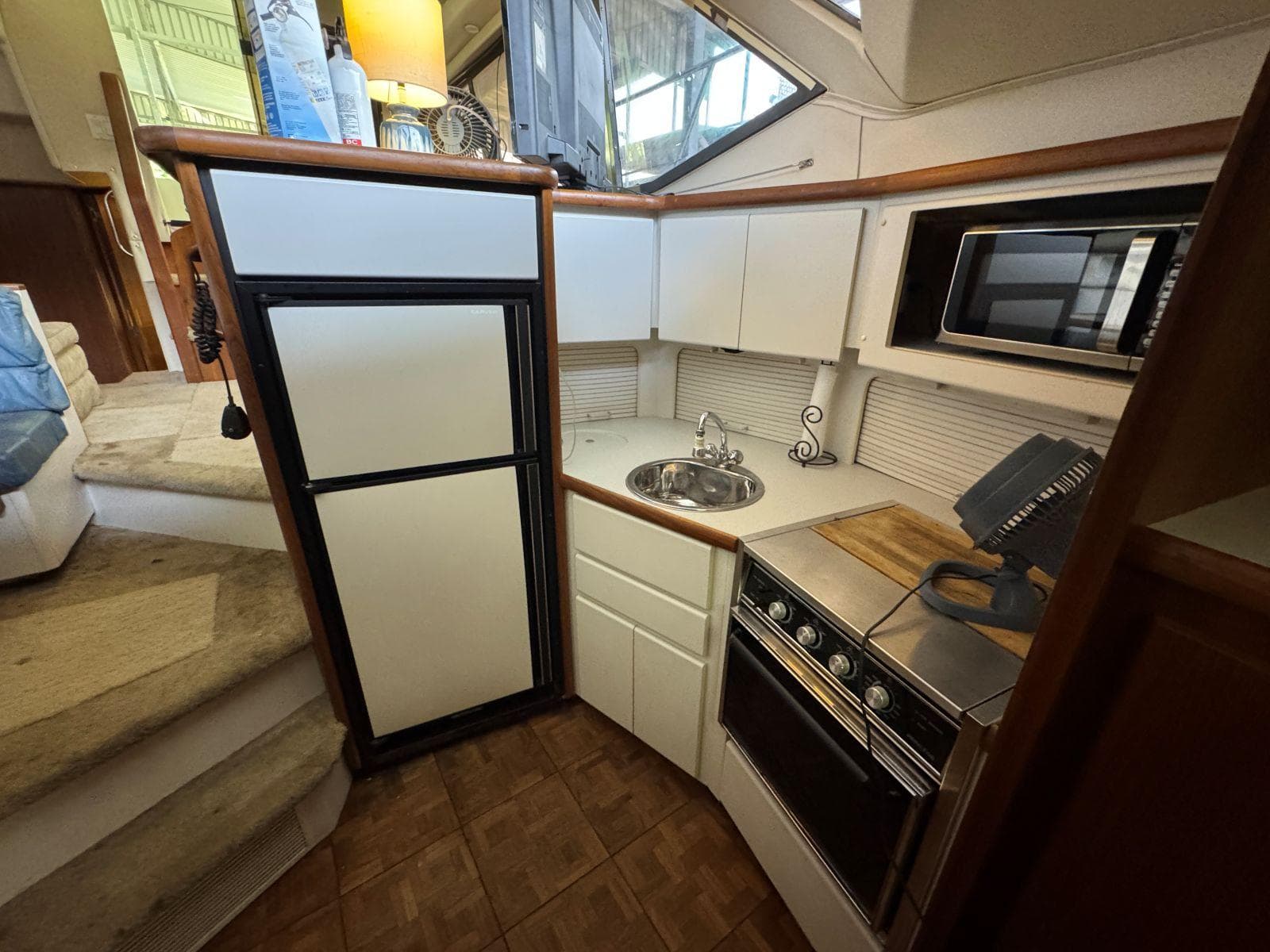1994 Carver 350 Aft Cabin Motor Yacht — Gallatin, TN (photo 5)