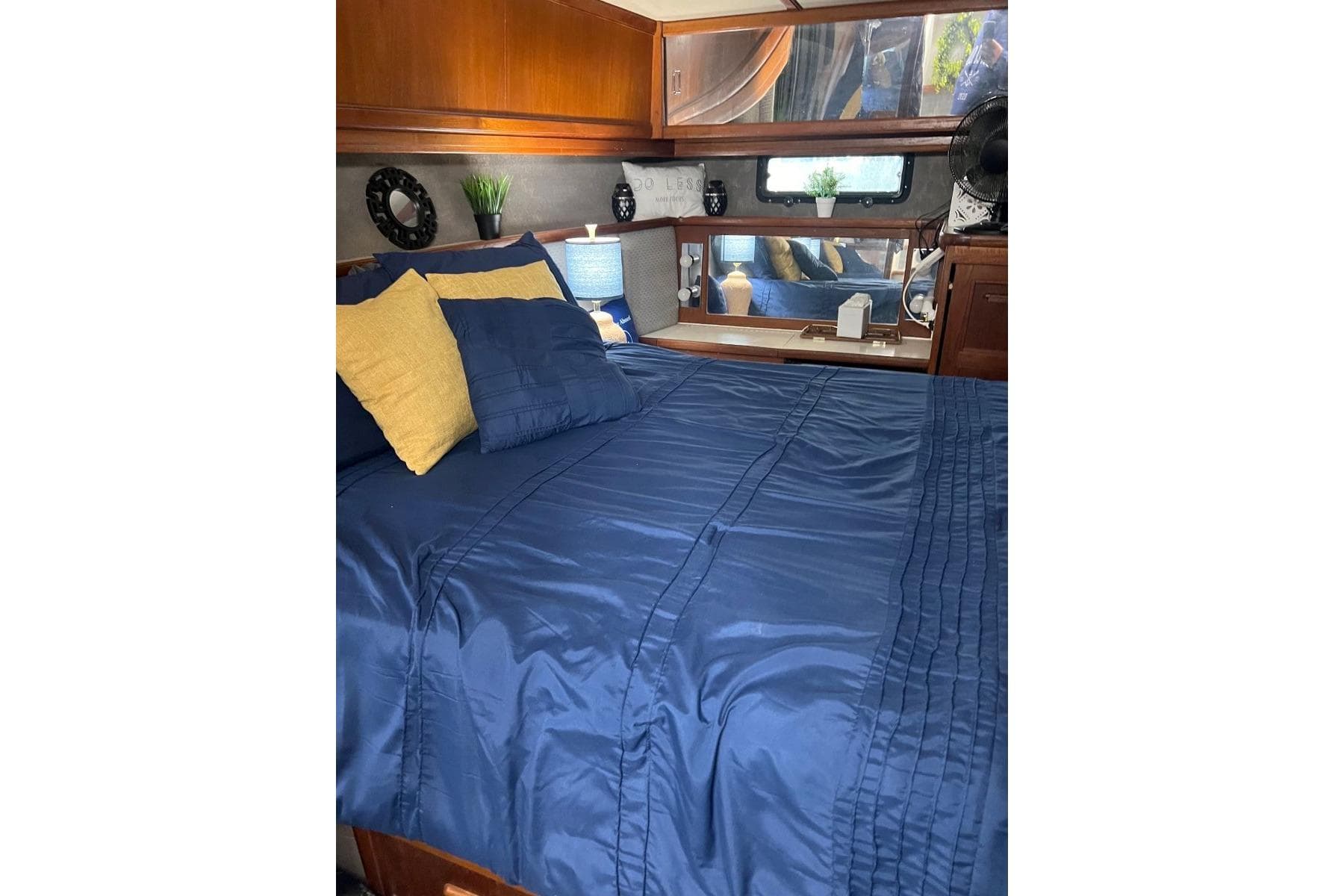 1987 Carver 42 Aft Cabin Motor Yacht — Waverly, TN (photo 17)