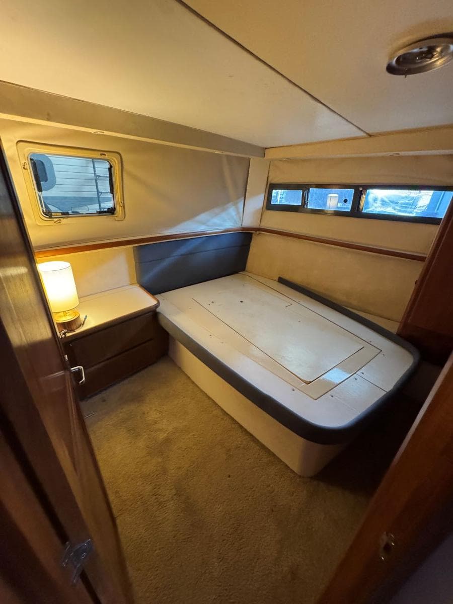 1994 Carver 350 Aft Cabin Motor Yacht — Gallatin, TN (photo 9)