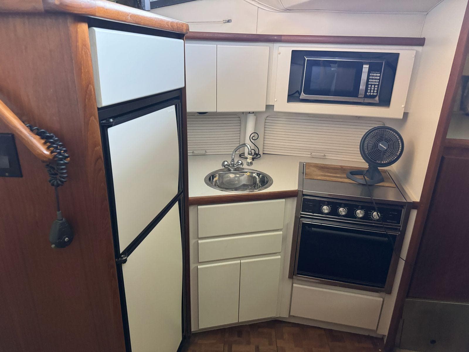 1994 Carver 350 Aft Cabin Motor Yacht — Gallatin, TN (photo 4)