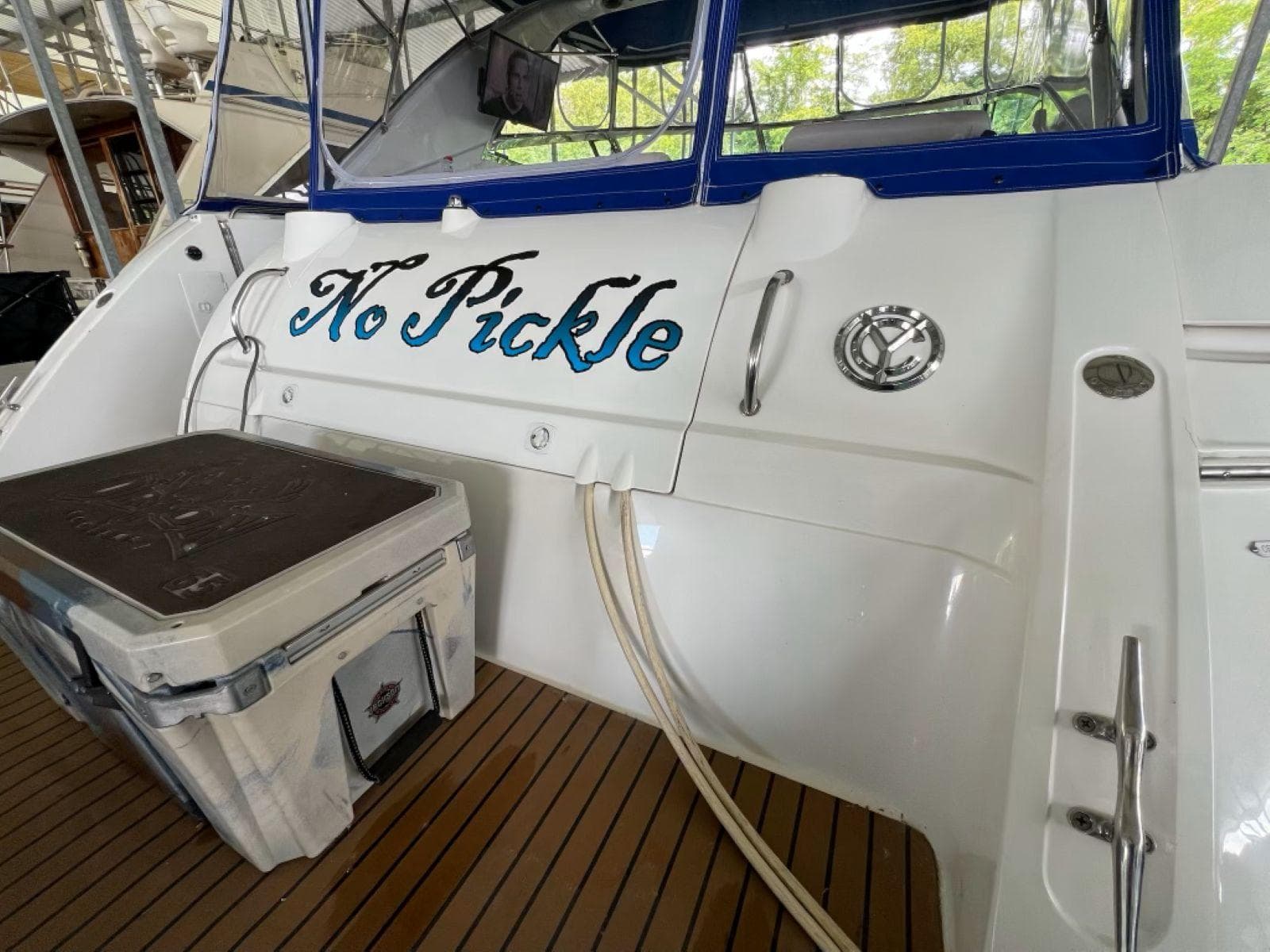 2000 Cruisers Yachts 4270 Express — Nashville, TN (photo 35)