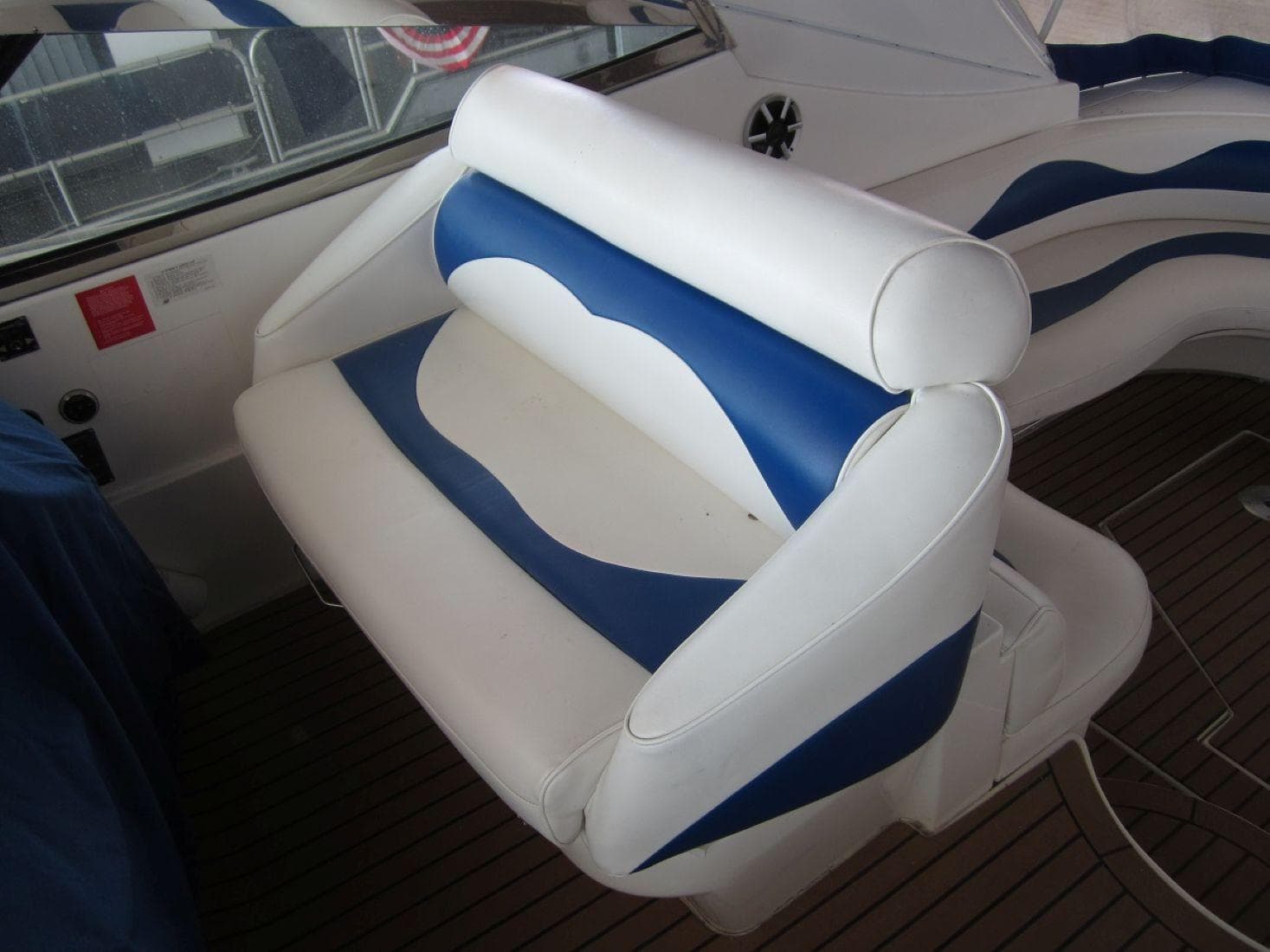 2000 Cruisers Yachts 4270 Express — Nashville, TN (photo 26)