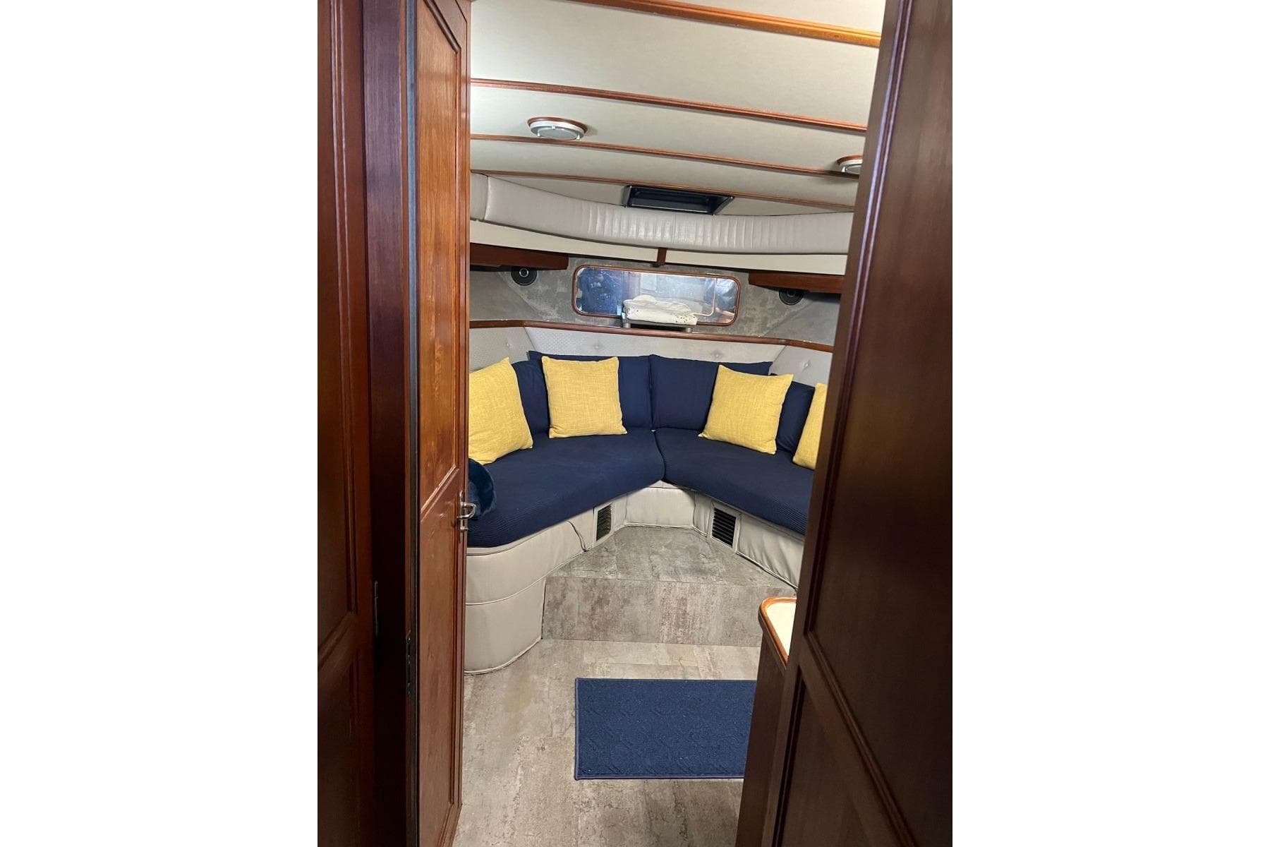 1987 Carver 42 Aft Cabin Motor Yacht — Waverly, TN (photo 4)
