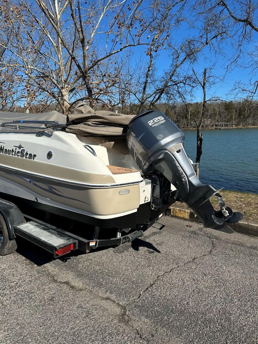 2010 NauticStar 230DC Sport Deck — Gallatin, TN (photo 4)