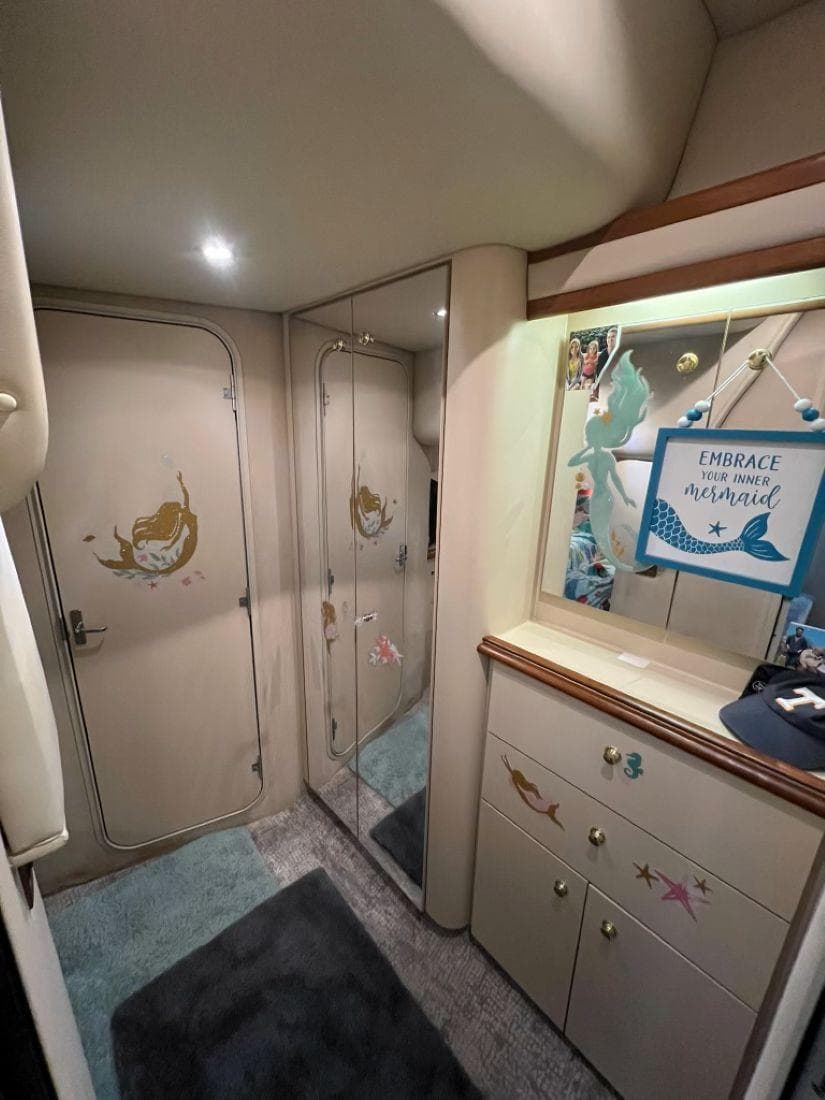 2000 Cruisers Yachts 4270 Express — Nashville, TN (photo 10)