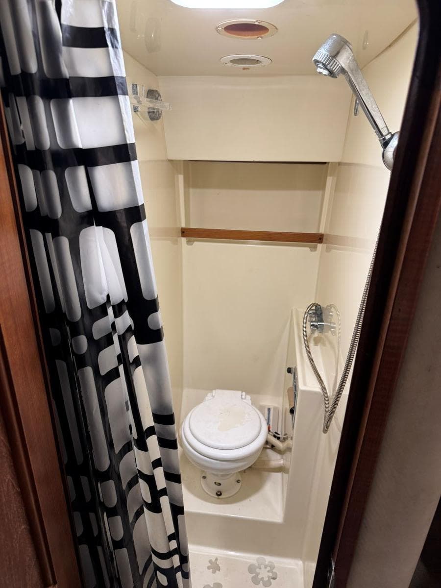 1988 Chris-Craft 426 Catalina — Hendersonville, TN (photo 6)