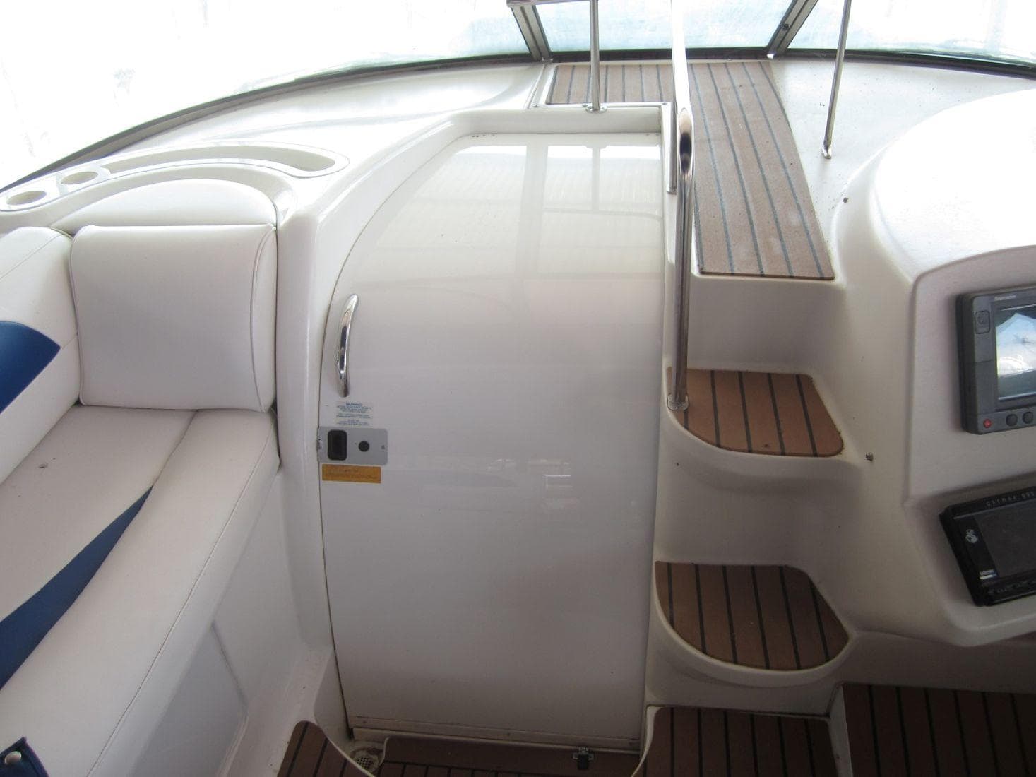 2000 Cruisers Yachts 4270 Express — Nashville, TN (photo 39)