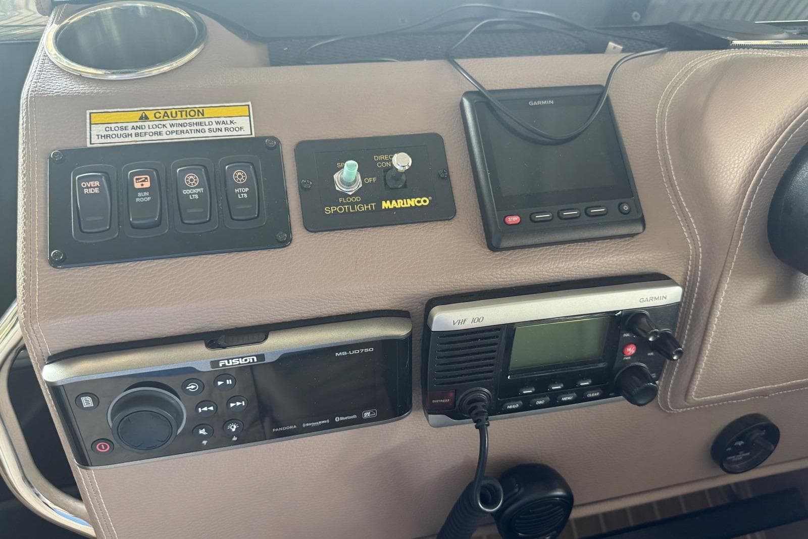2016 Regal 46 Sport Coupe — Guntersville, TN (photo 3)