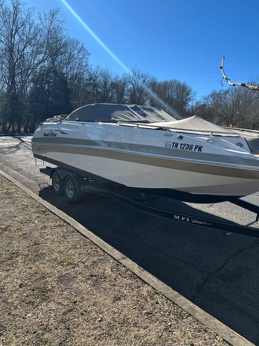2010 NauticStar 230DC Sport Deck — Gallatin, TN (photo 8)