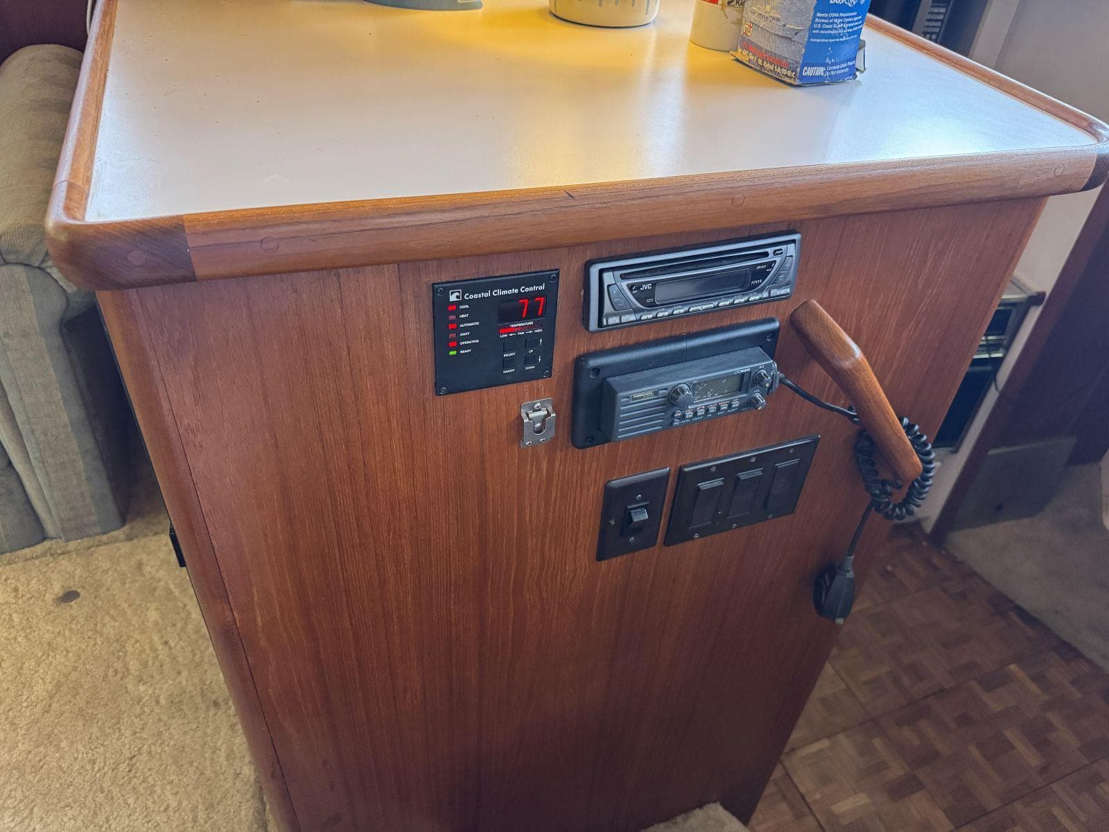 1994 Carver 350 Aft Cabin Motor Yacht — Gallatin, TN (photo 3)