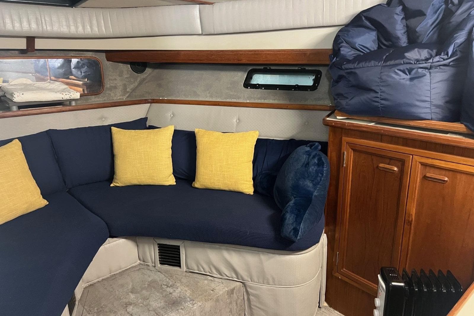 1987 Carver 42 Aft Cabin Motor Yacht — Waverly, TN (photo 6)