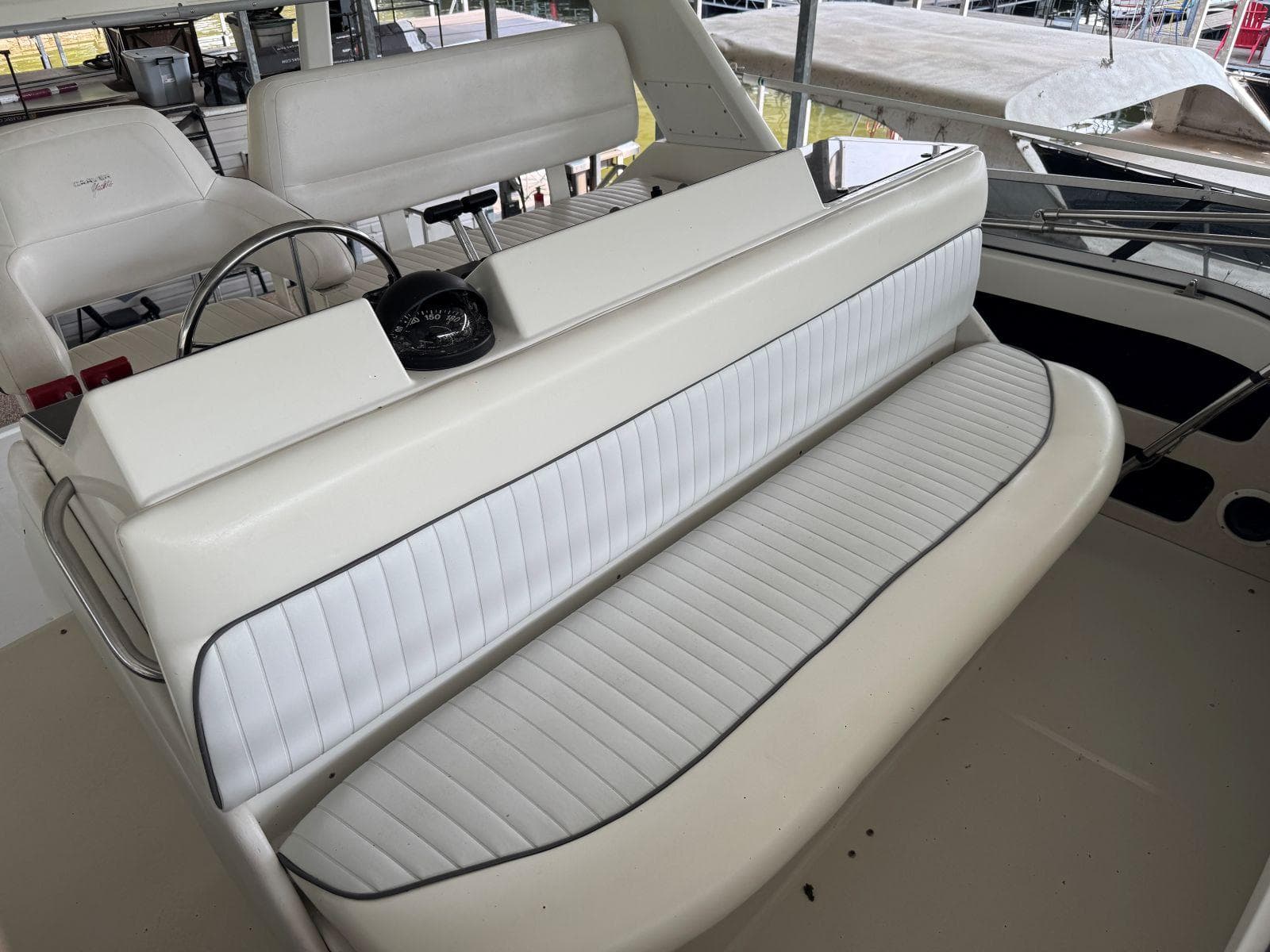 1994 Carver 350 Aft Cabin Motor Yacht — Gallatin, TN (photo 31)