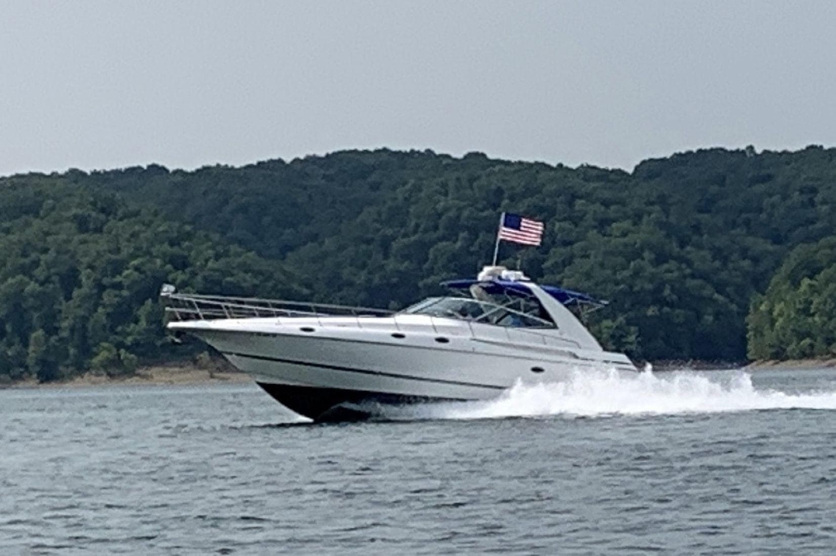 2000 Cruisers Yachts 4270 Express — Nashville, TN (photo 29)
