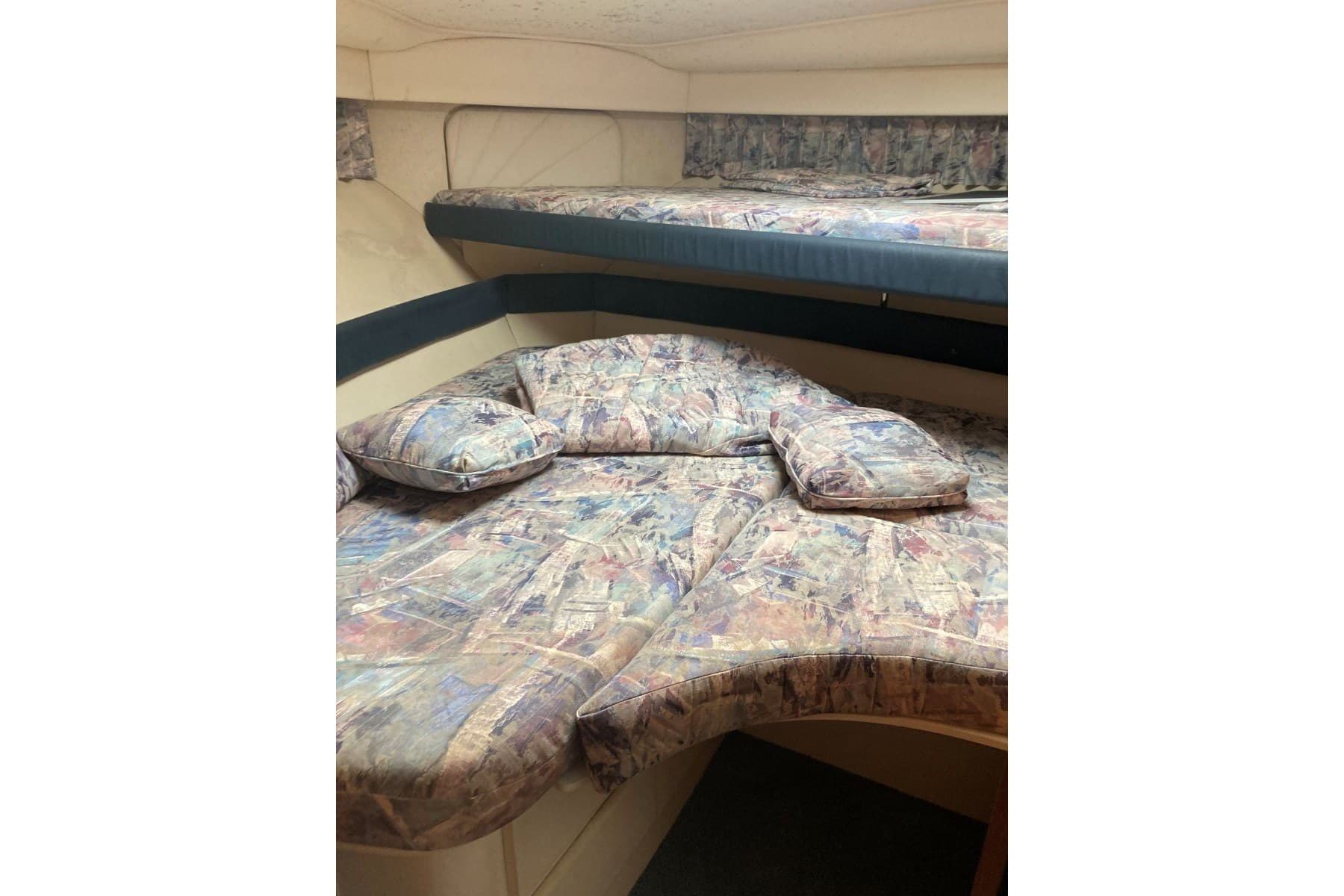 1996 Carver 355 Aft Cabin Motor Yacht — Florence, AL (photo 18)