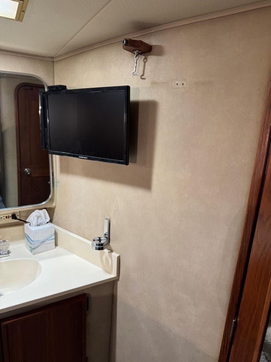 1988 Chris-Craft 426 Catalina — Hendersonville, TN (photo 3)