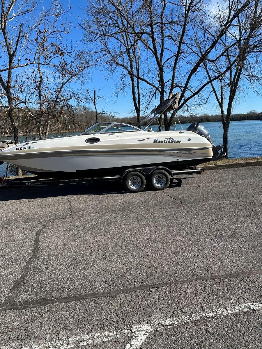 2010 NauticStar 230DC Sport Deck — Gallatin, TN (photo 9)