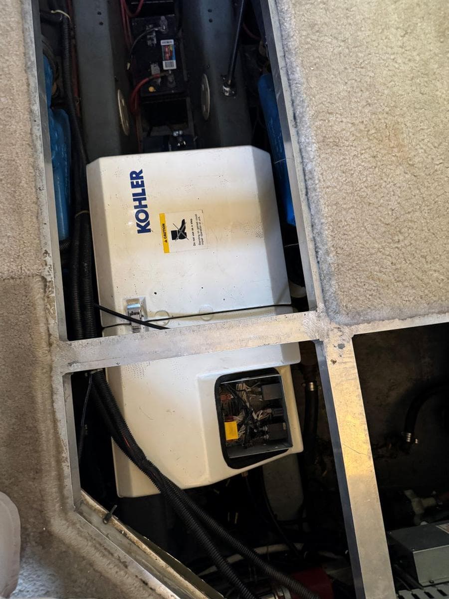 1994 Carver 350 Aft Cabin Motor Yacht — Gallatin, TN (photo 15)