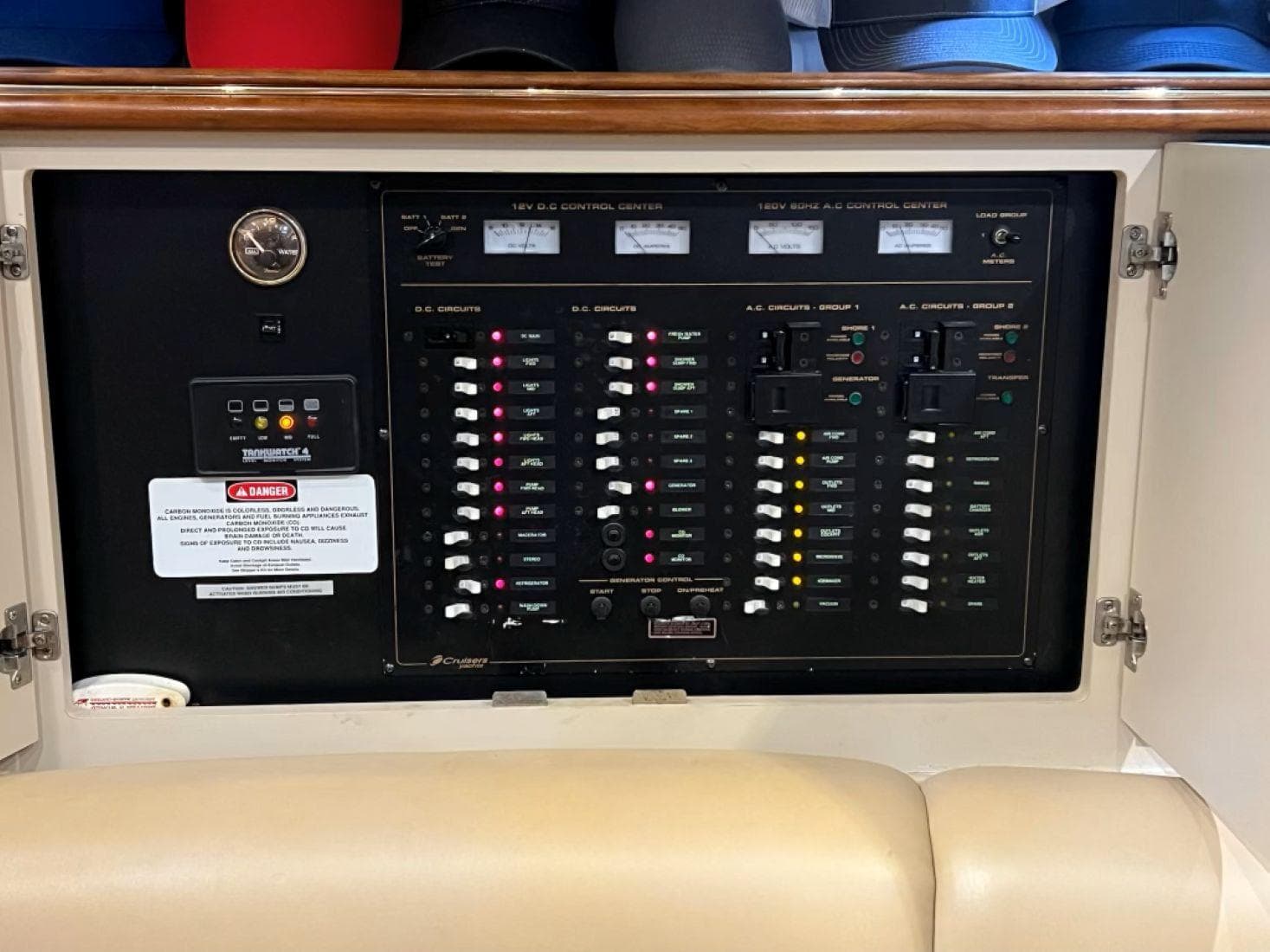 2000 Cruisers Yachts 4270 Express — Nashville, TN (photo 13)