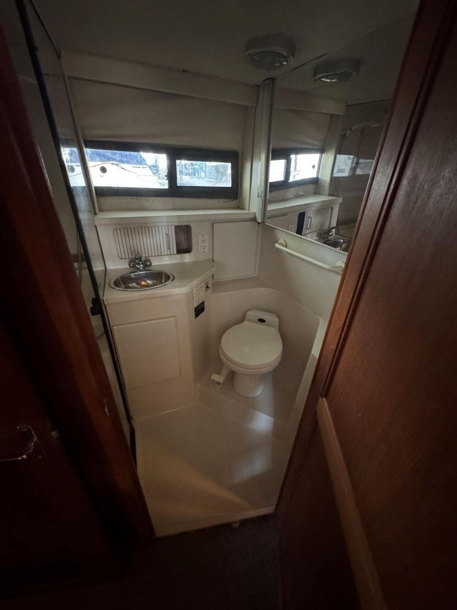 1994 Carver 350 Aft Cabin Motor Yacht — Gallatin, TN (photo 11)