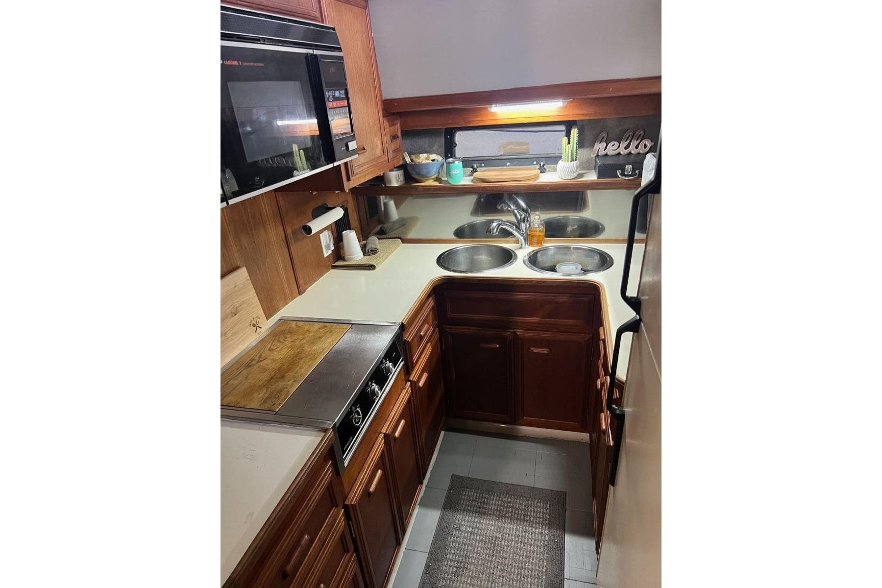 1987 Carver 42 Aft Cabin Motor Yacht — Waverly, TN (photo 8)