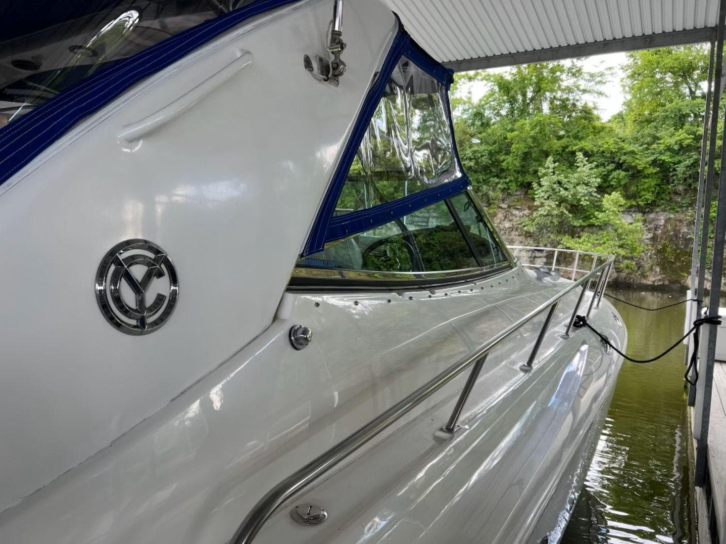 2000 Cruisers Yachts 4270 Express — Nashville, TN (photo 17)