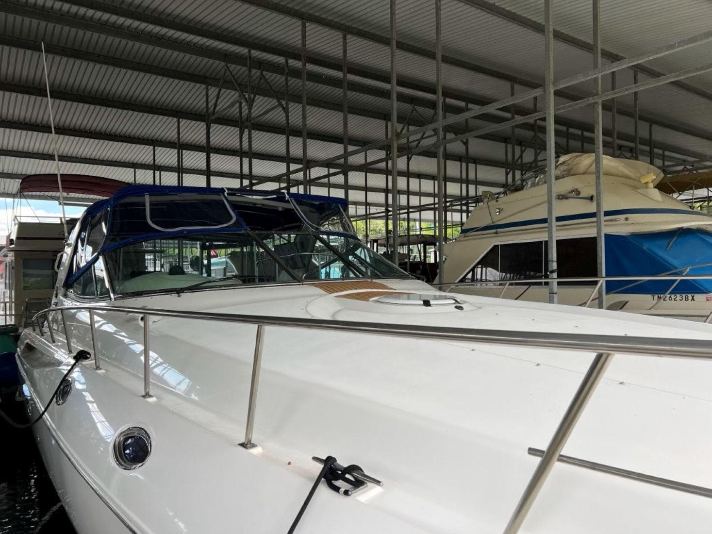 2000 Cruisers Yachts 4270 Express — Nashville, TN (photo 16)