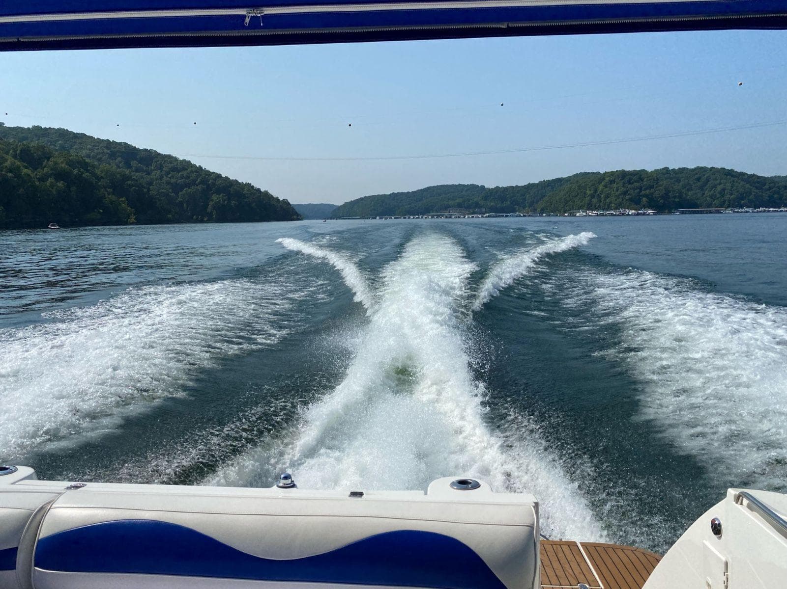 2000 Cruisers Yachts 4270 Express — Nashville, TN (photo 32)