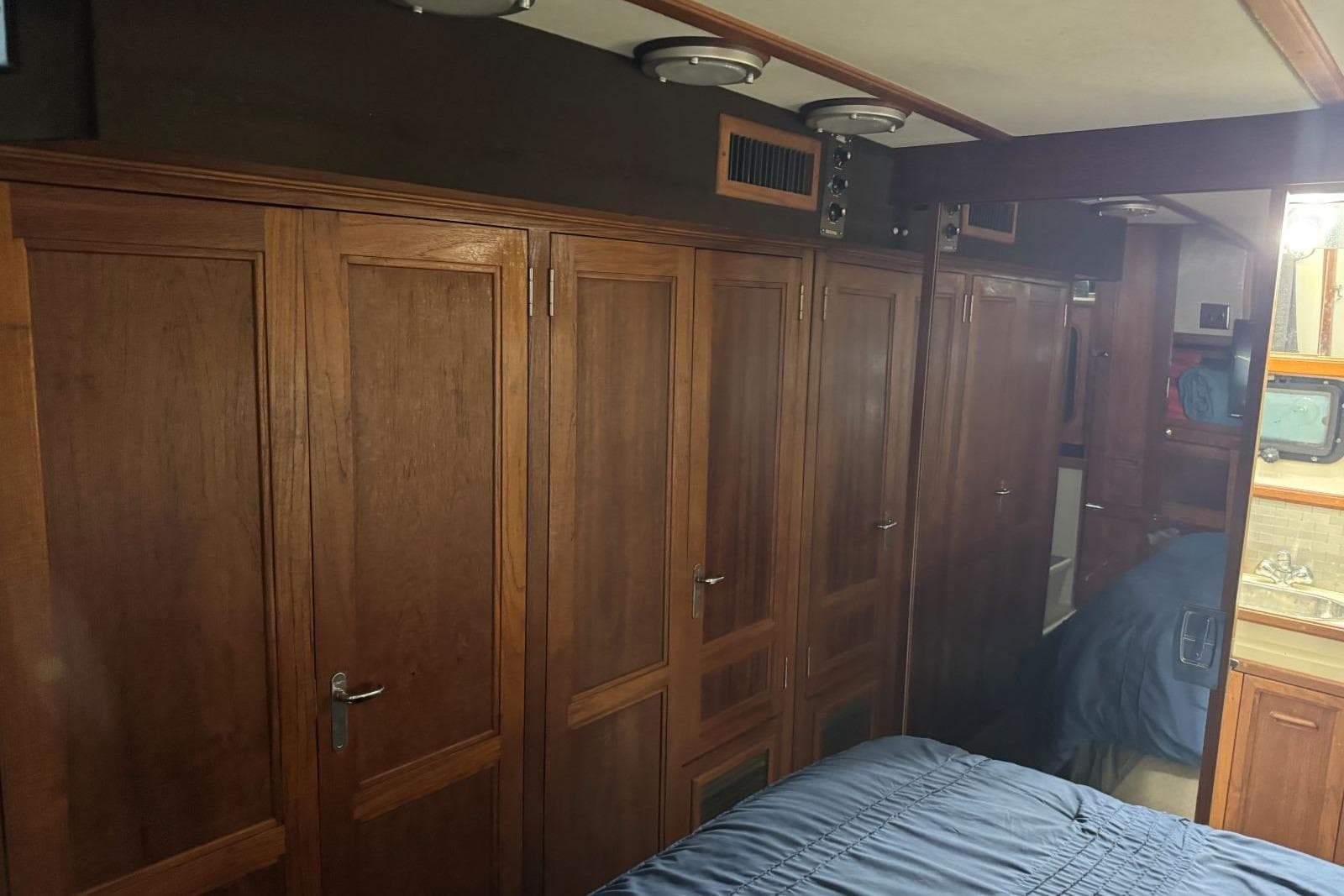 1987 Carver 42 Aft Cabin Motor Yacht — Waverly, TN (photo 15)