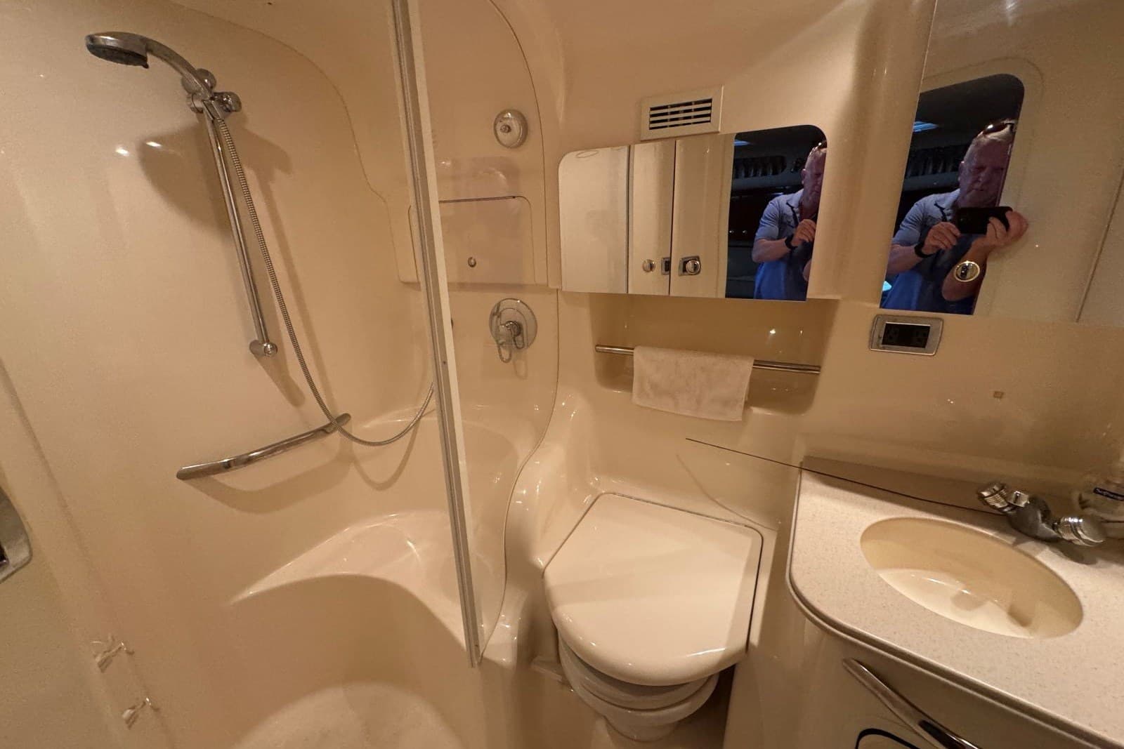 2003 Sea Ray 410 Sundancer — Hendersonville, TN (photo 7)