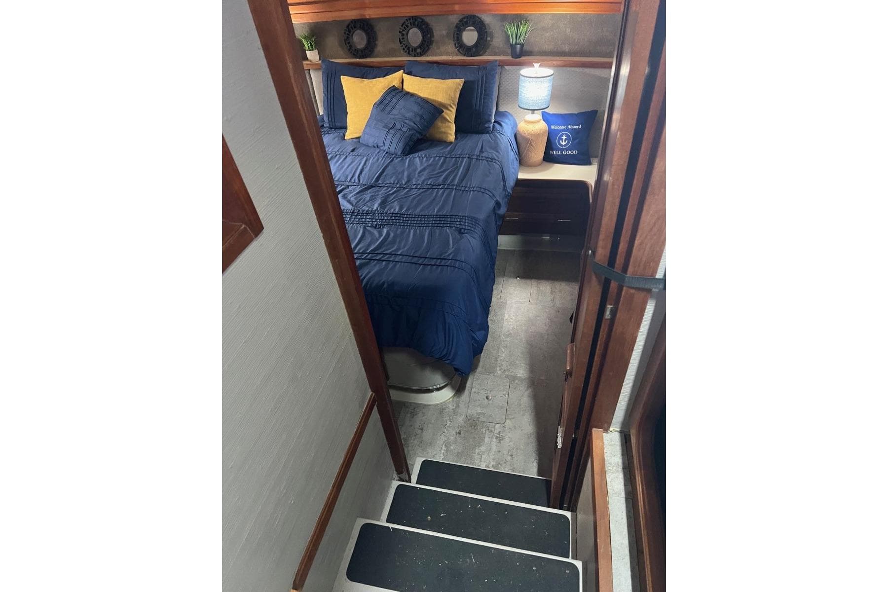 1987 Carver 42 Aft Cabin Motor Yacht — Waverly, TN (photo 12)