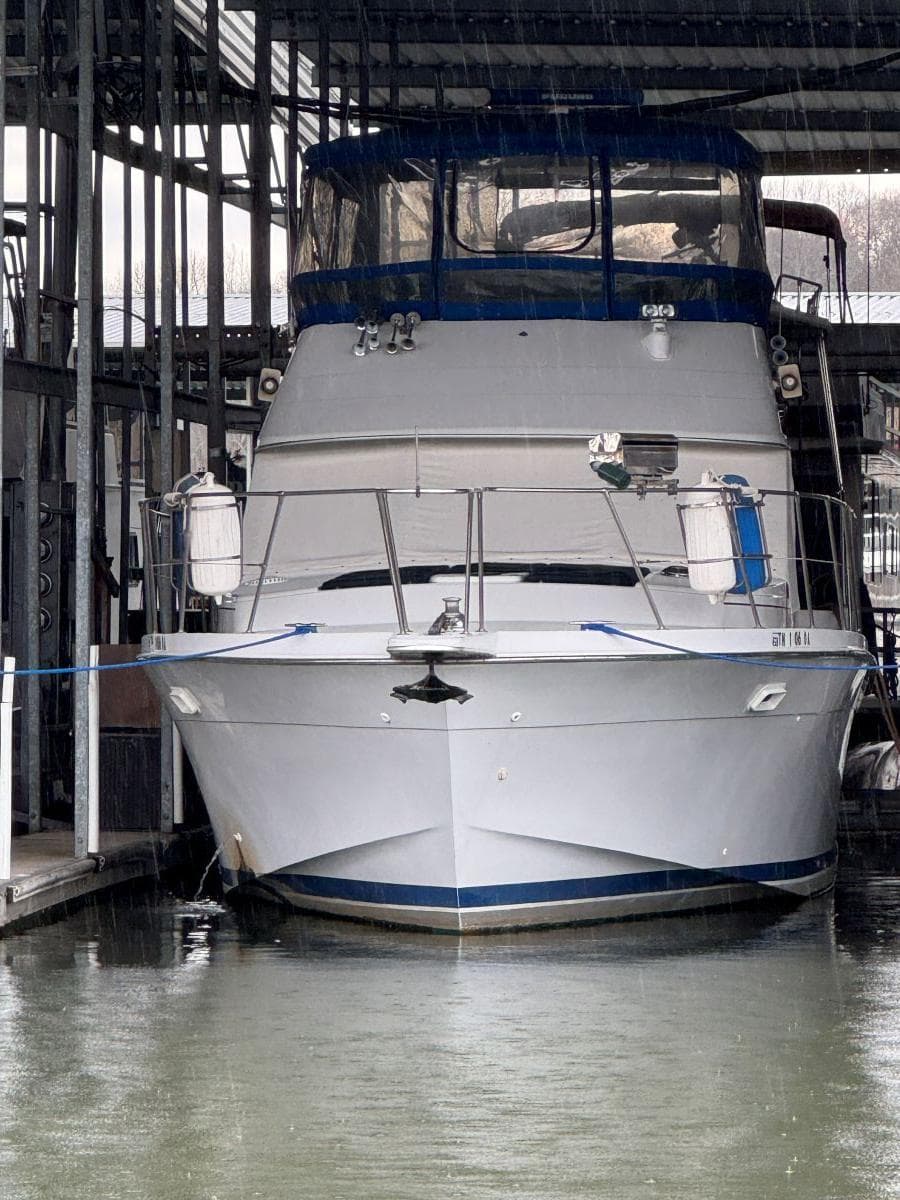 1988 Chris-Craft 426 Catalina — Hendersonville, TN