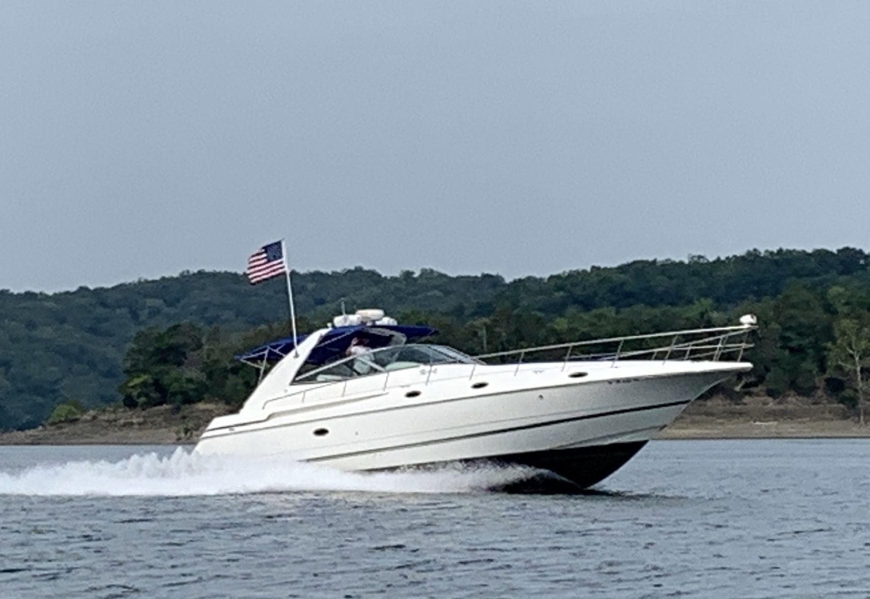 2000 Cruisers Yachts 4270 Express — Nashville, TN (photo 28)