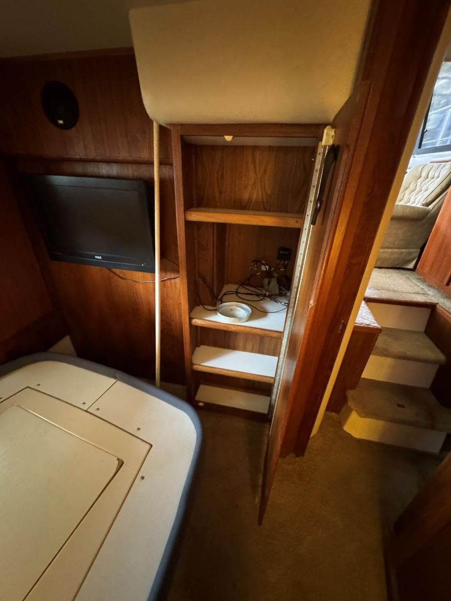 1994 Carver 350 Aft Cabin Motor Yacht — Gallatin, TN (photo 13)